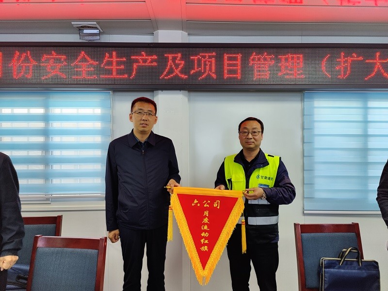 202305081683515549417638.jpg 月度流動紅旗授旗照片.jpg