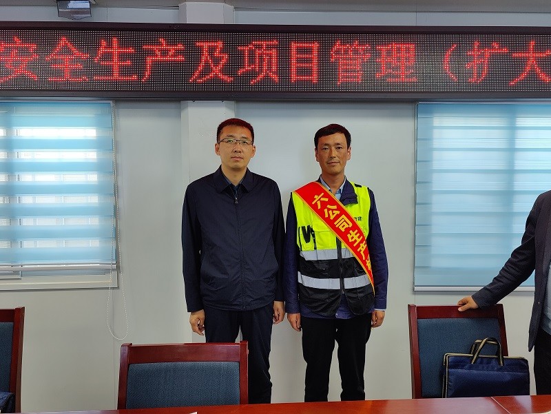 202305081683515558228237.jpg 項目部月度施工生產標兵照片.jpg